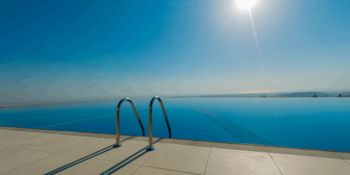 xenodocheio-pisina-hotel-canva